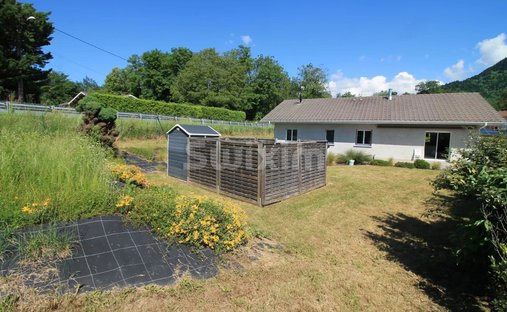 Haus in Lyaud, Auvergne-Rhone-Alpen, Frankreich 1