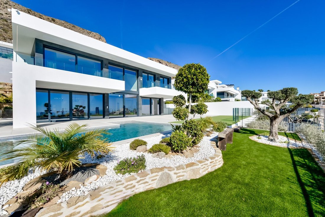 Villa in Finestrat, Valencian Community, Spain 1 - 12409341