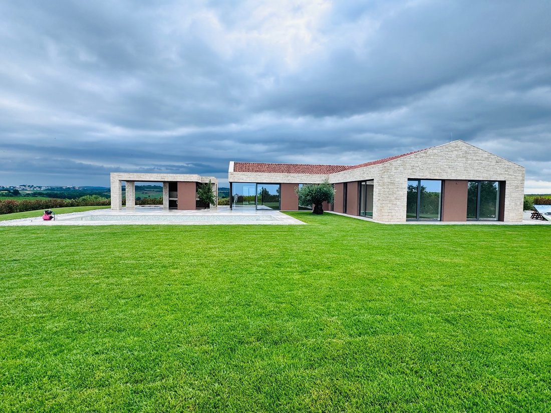 Villa in Brtonigla, Istria County, Croatia 2 - 14364879