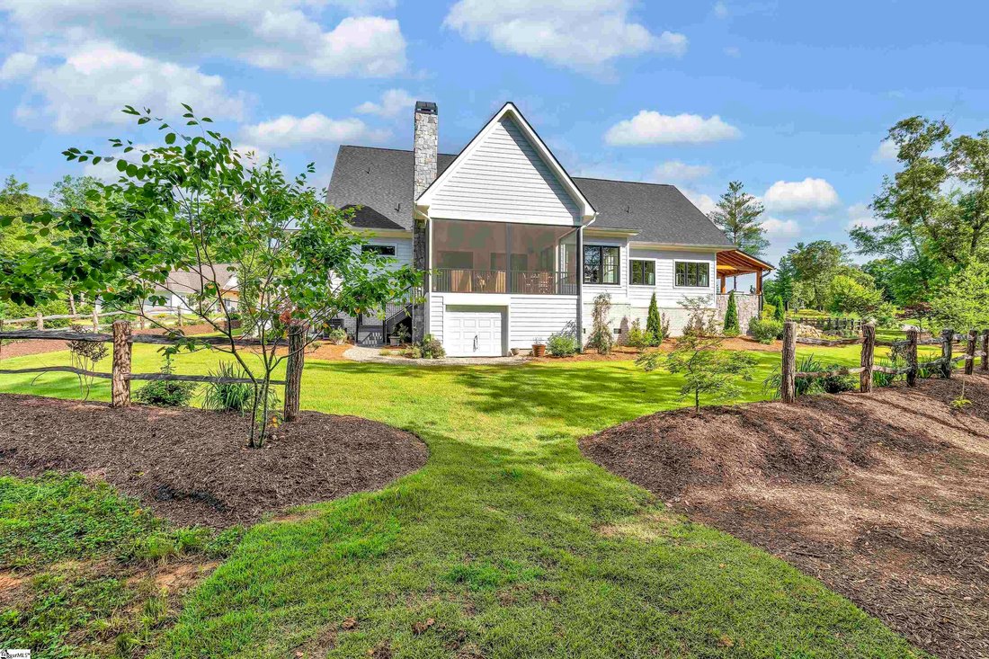 4 Bedrooms Single Family In Slater Marietta, South Carolina, United