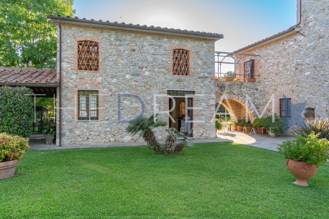 Villa in Pietrasanta, Tuscany, Italy 2 - 14370121