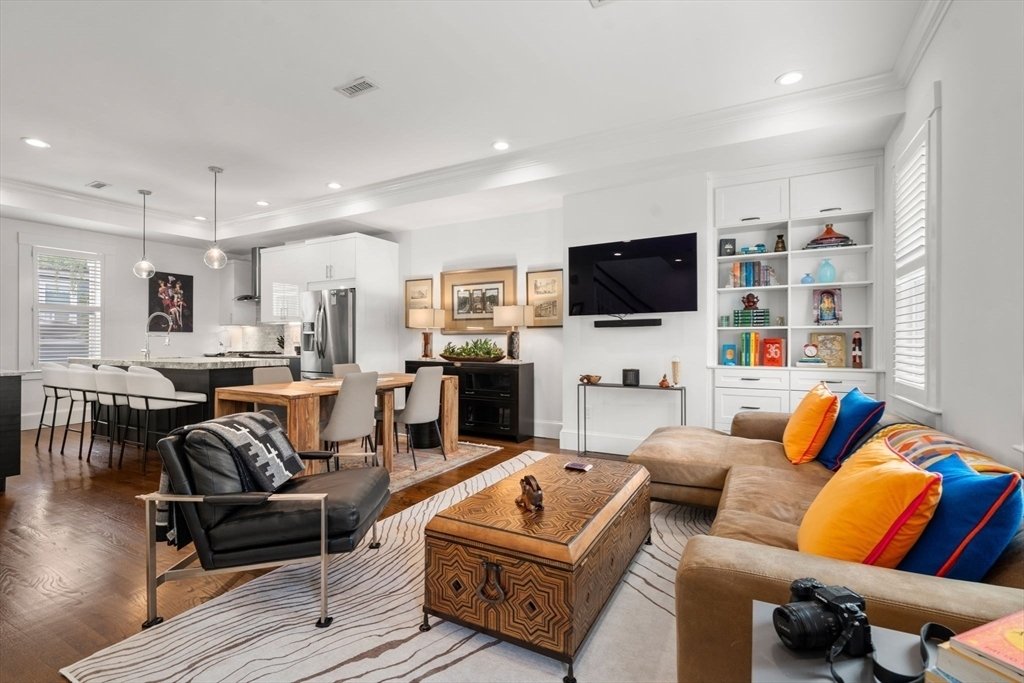 Curated visual reference: Penthouse Lofts In Boston With Private Deck Reference: Recently Renovated Penthouse Duplex In In Boston Massachusetts United