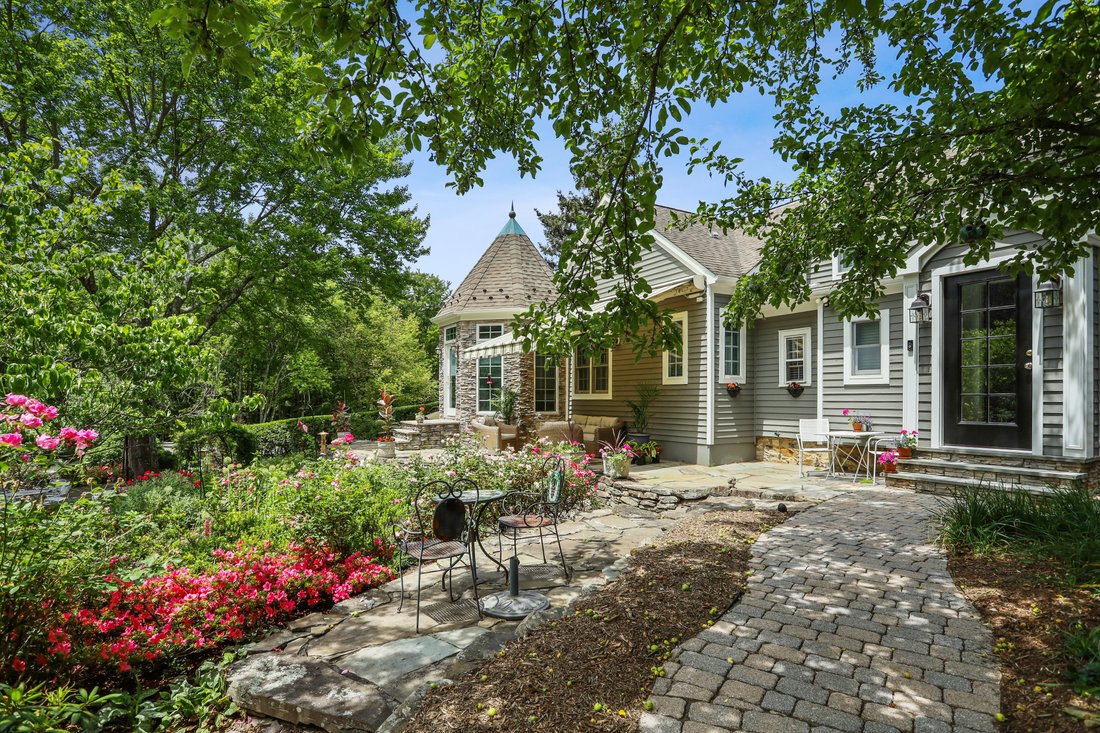 Stunning 1825 Home Showcases Historic In Long Valley, New Jersey