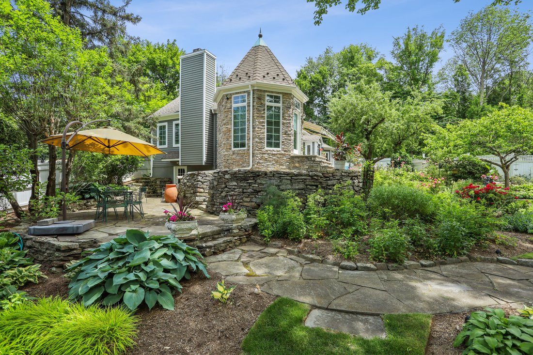 Stunning 1825 Home Showcases Historic In Long Valley, New Jersey