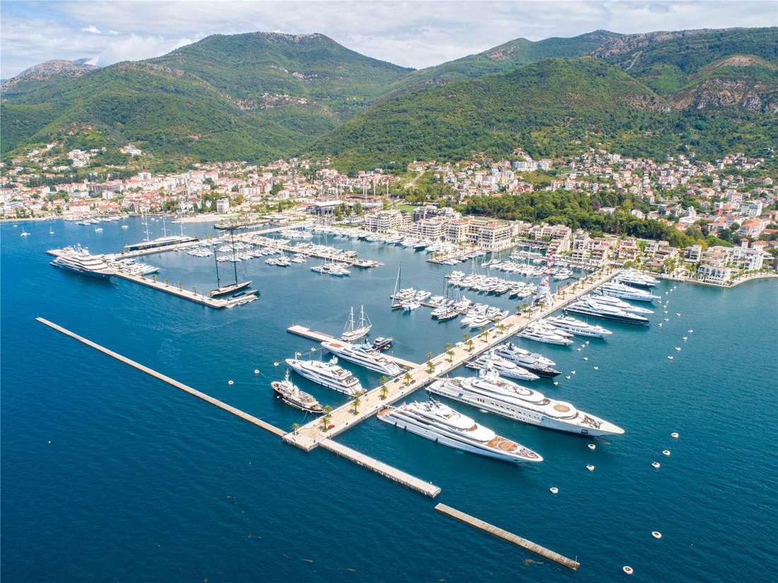 Apartment in Tivat, Tivat Municipality, Montenegro 1 - 14377522