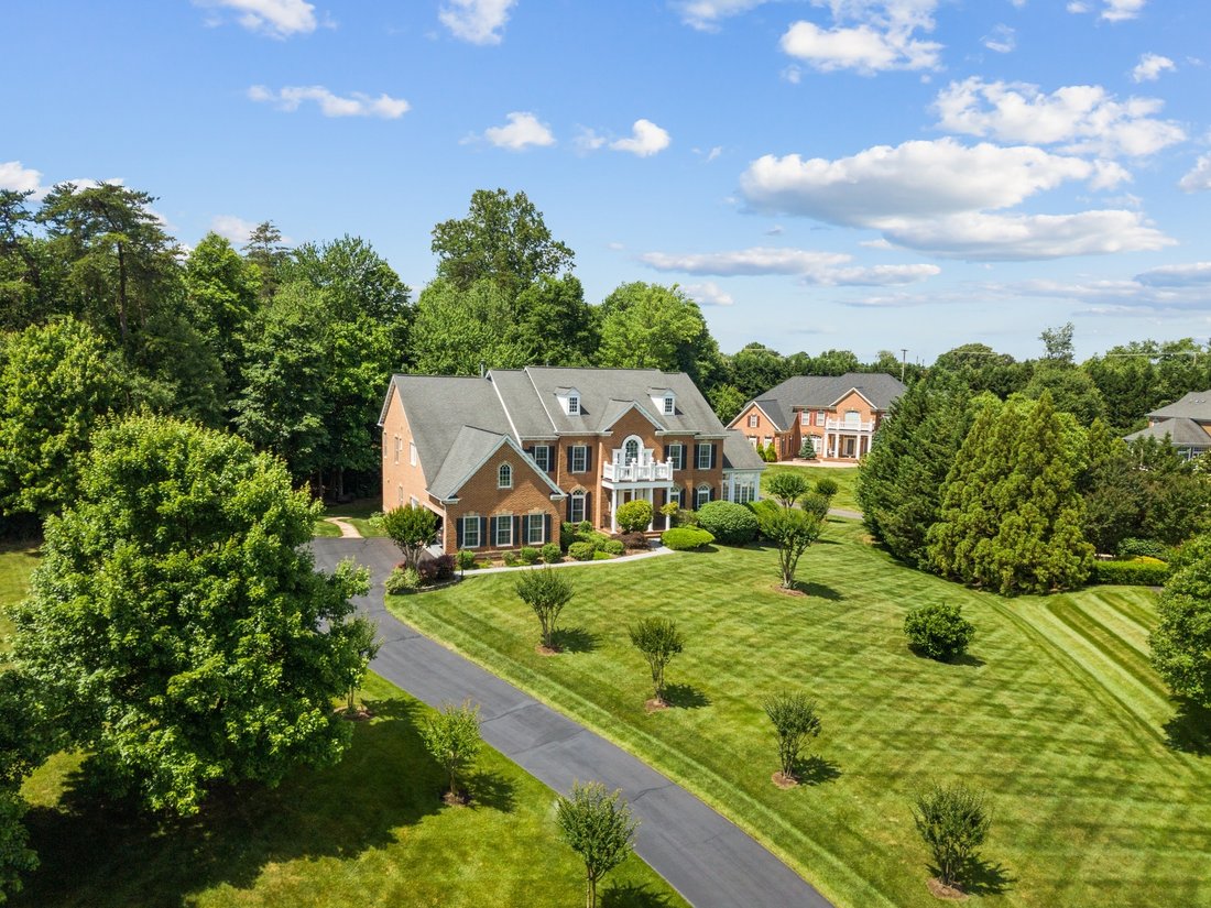 3168 Southfield Dr In Herndon, Virginia, United States For Sale (14382080)