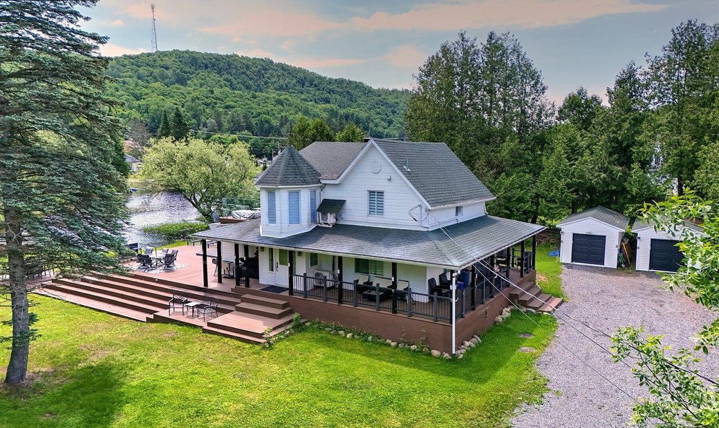 Lac Des Seize îles, Laurentides In Lac Des Seize îles, Quebec, Canada