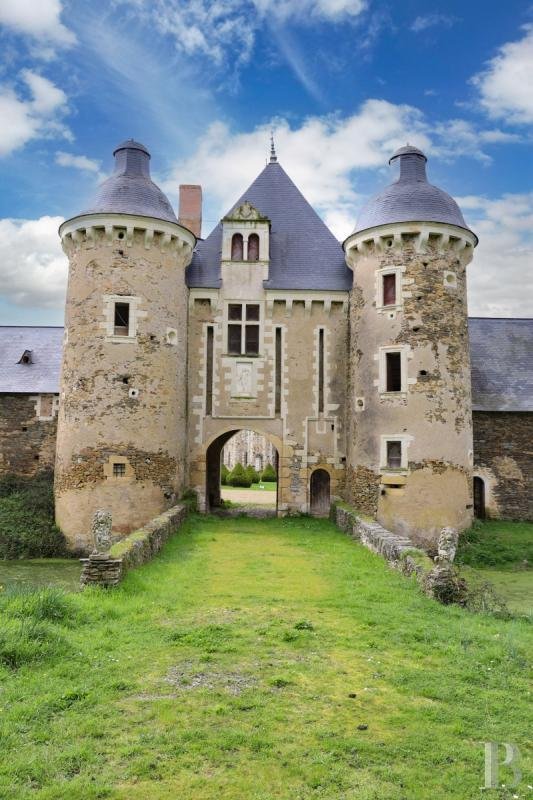 Château des Rêves: A Listed Anjou Castle Where Time Stands Still