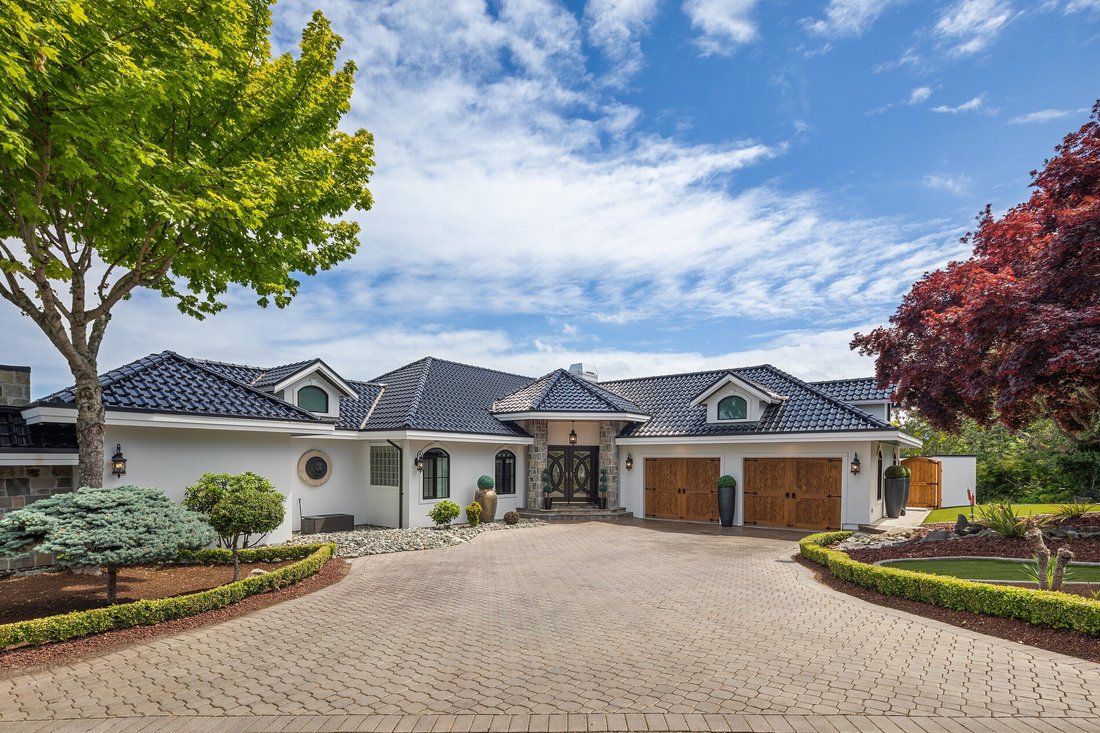 House in Nanoose Bay, British Columbia, Canada 2 - 14385162