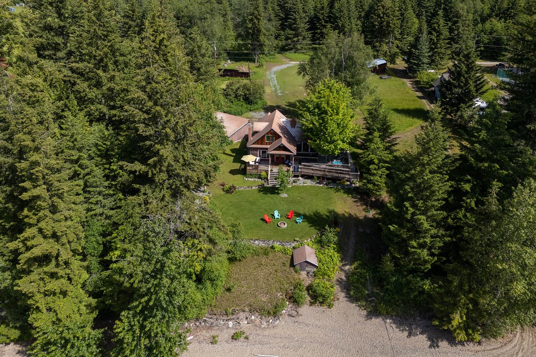 Charming Waterfront Home In Magna Bay, British Columbia, Canada For