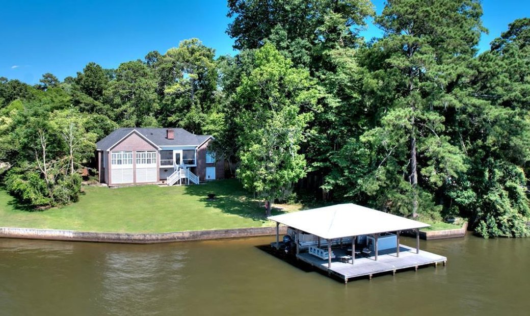 Listings by CENTURY 21 Smith Branch & Pope United States JamesEdition