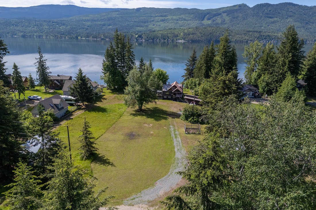 Charming Waterfront Home In Magna Bay, British Columbia, Canada For