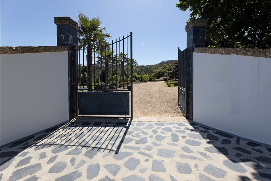 Country House in Oliveira do Douro, Cinfães, Viseu District, Portugal 2 - 14384549