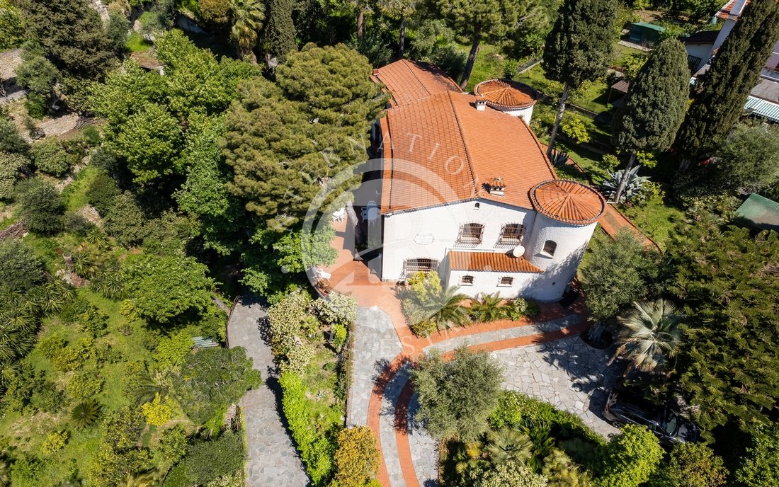 Villa in Bordighera, Liguria, Italy 1 - 14386836