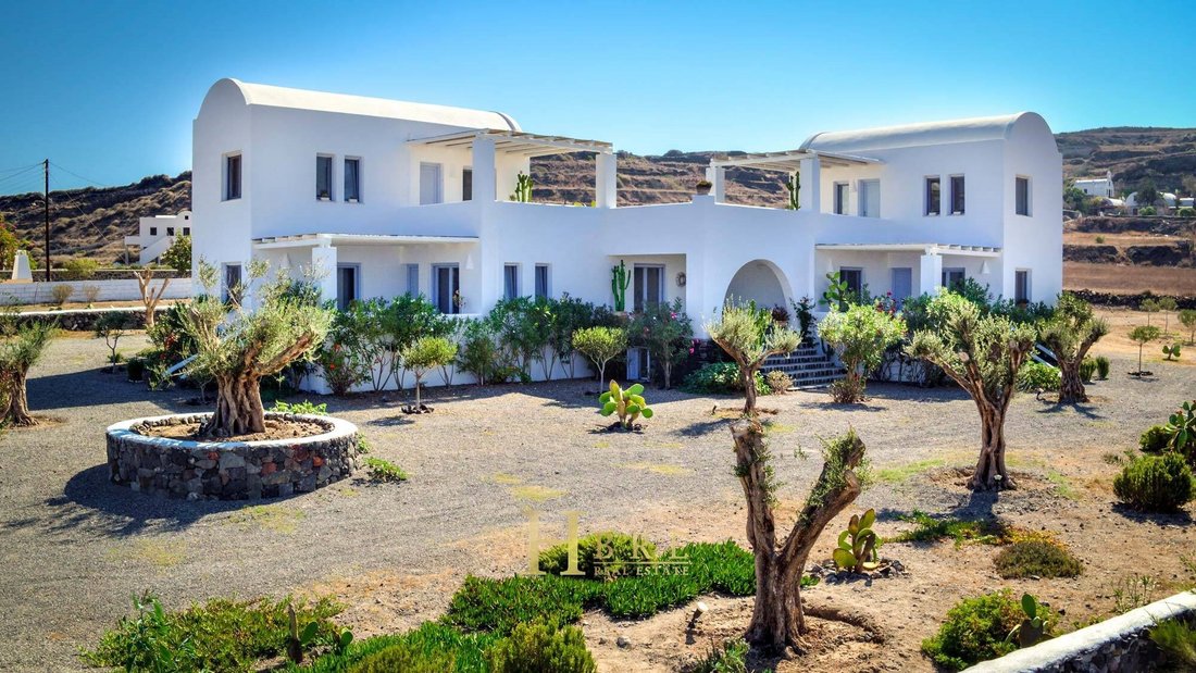 House in Thira, Aegean, Greece 2 - 14390597