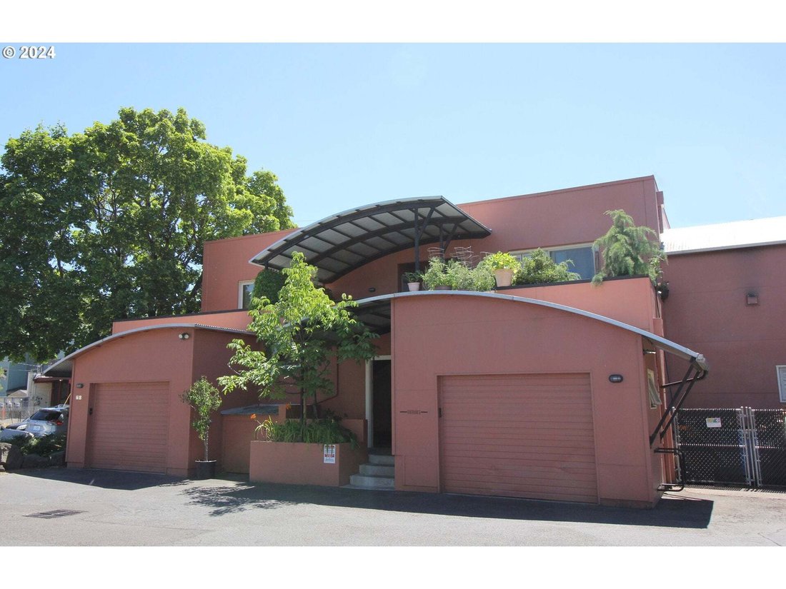 Multi Family Home In Eugene, Oregon, United States For Sale (14387137)