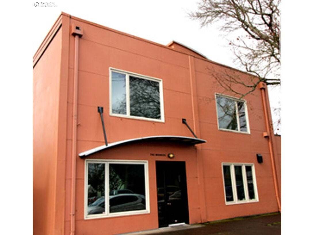 Multi Family Home In Eugene, Oregon, United States For Sale (14387137)