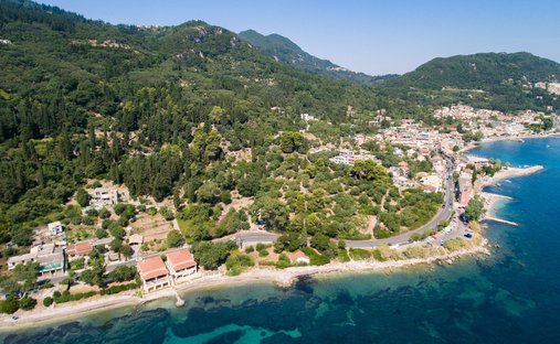Land in Korfu, Peloponnese, Western Greece and the Ionian, Griechenland 1