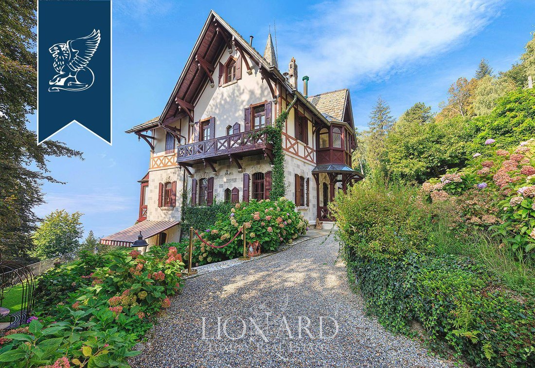 Villa en Brunate, Lombardía, Italia 4 - 14393556