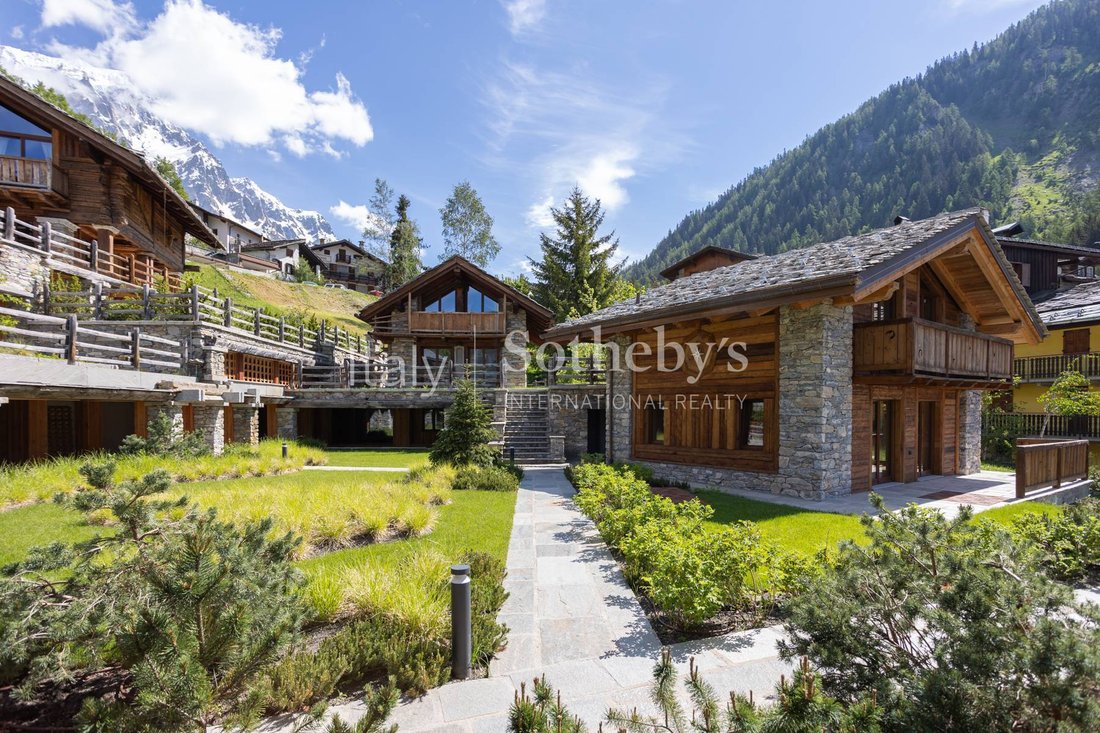 House in Courmayeur, Aosta, Italy 2 - 14392202