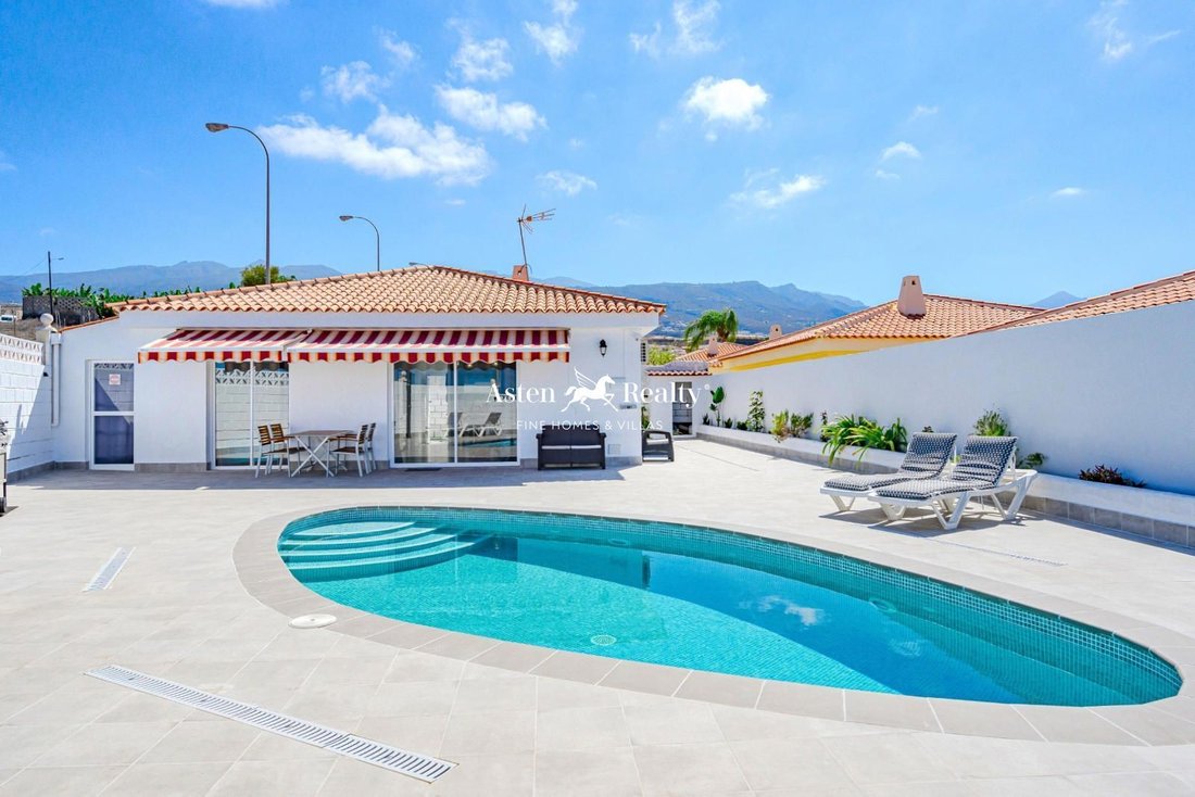 Villa in Callao Salvaje, Adeje, Canary Islands 1 - 14393270