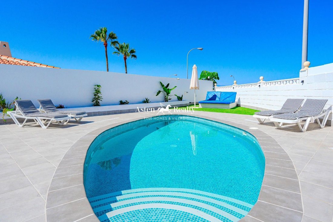 Villa in Callao Salvaje, Adeje, Canary Islands 2 - 14393270