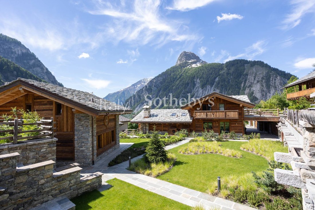 House in Courmayeur, Aosta, Italy 4 - 14392202