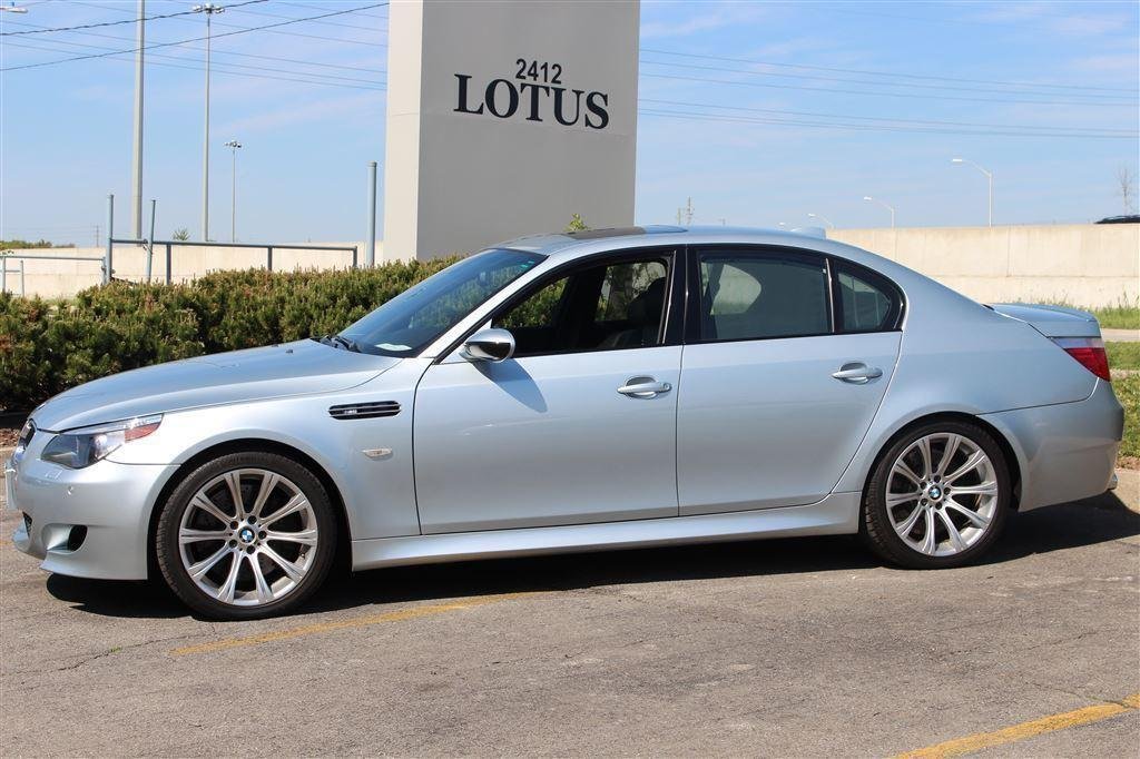 Sedan in United States 1 - 14396010