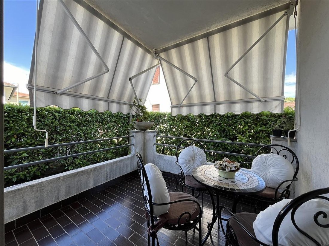 Villa in Ronchi, Massa, Italy 2 - 14402302