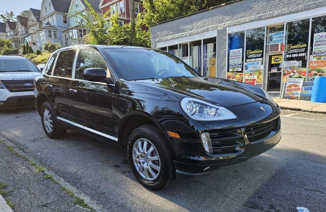 Suv in White Plains, NY, United States 1 - 13544388