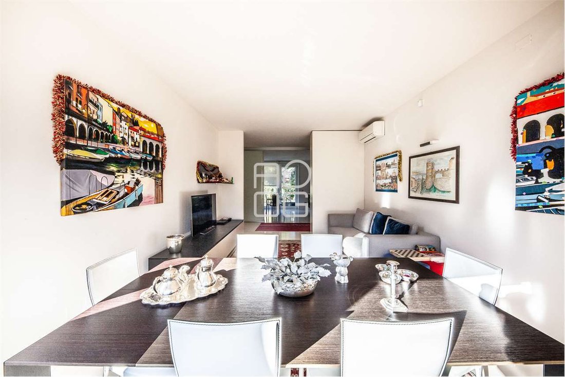 Apartment in Historic Center, Desenzano del Garda, Lombardy 4 - 14410464
