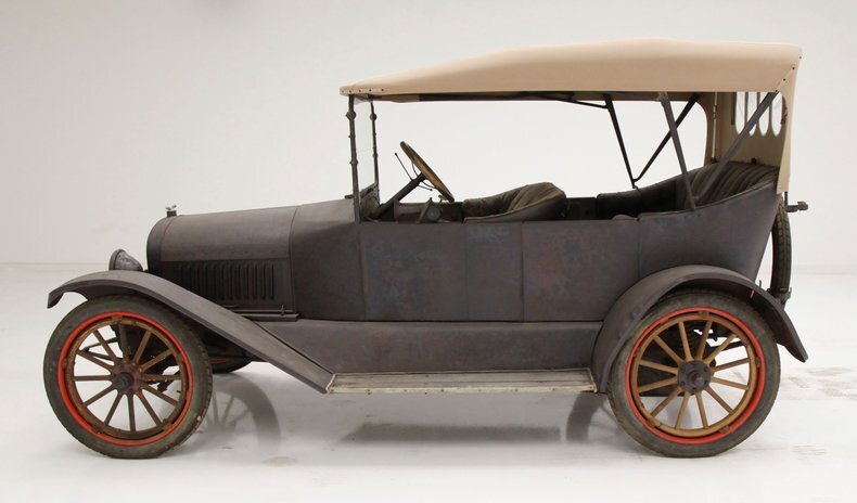 Cabriolet in Morgantown, United States 2 - 14409647