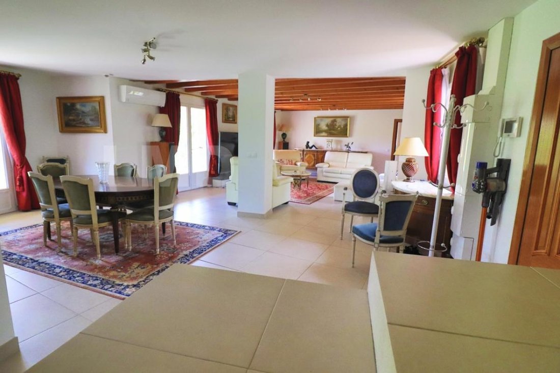 Villa in Saint-Zacharie, Provence-Alpes-Côte d'Azur, France 5 - 14406388