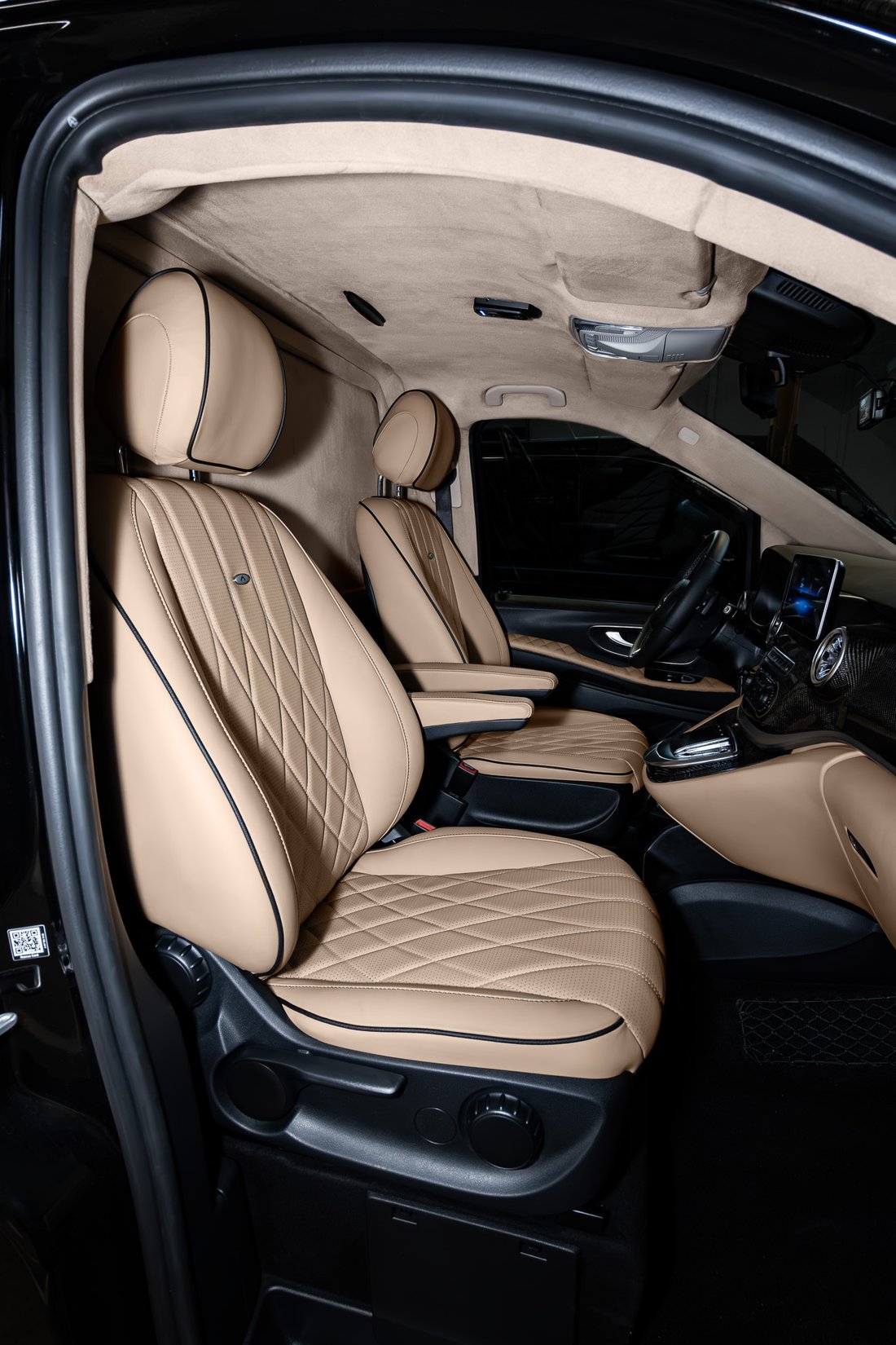 Limousine in Mount Laurel Township, New Jersey, United States 4 - 14413944