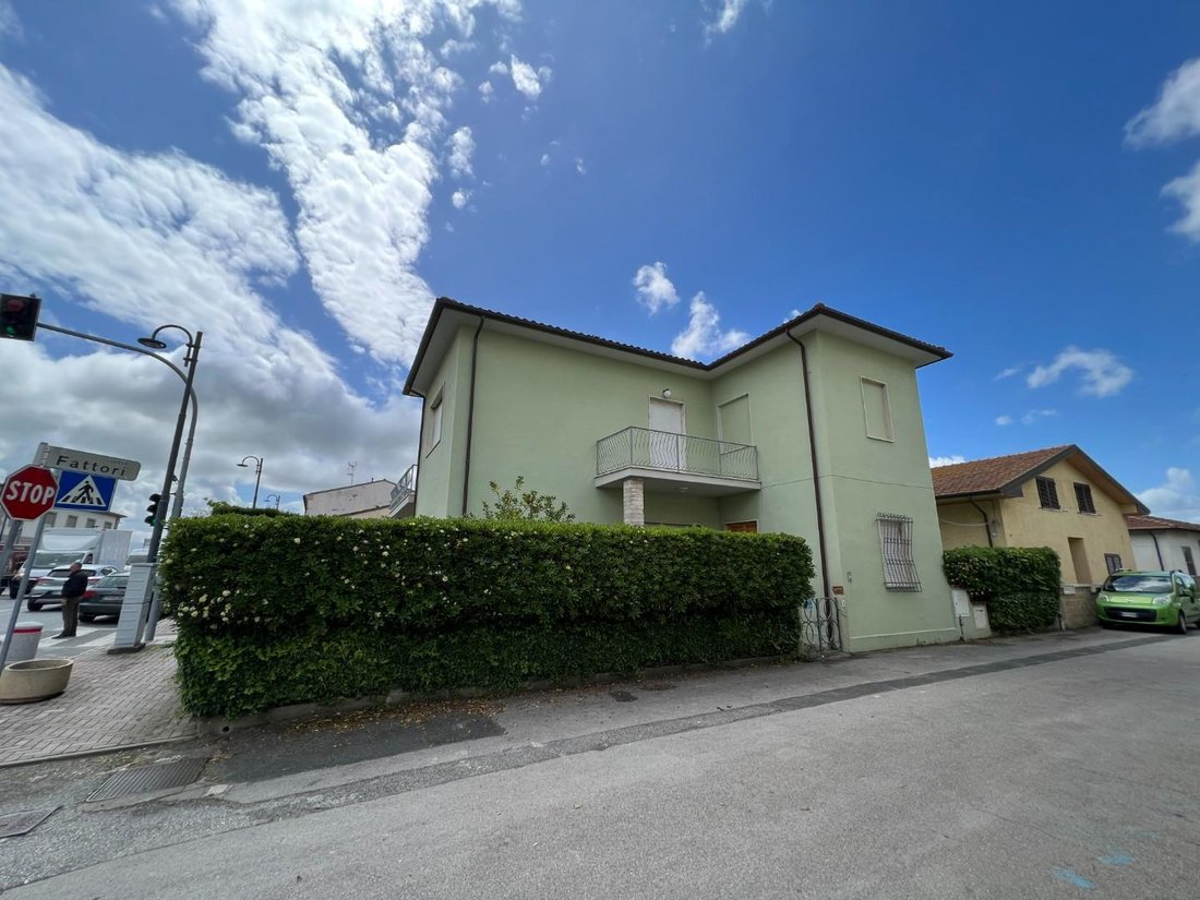 Villa in Cecina Centro, Cecina, Tuscany 3 - 14415402