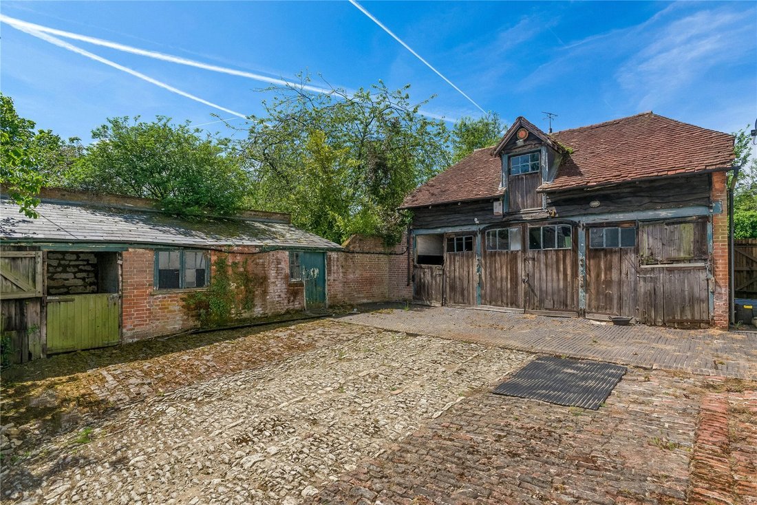 House in Whitchurch, England 3 - 14413437