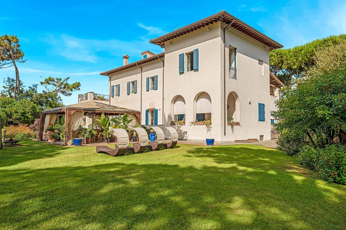Villa a Marina di Massa, Toscana, Italia 1 - 14309545