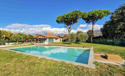 House in Caranna-Vaiana, Forte dei Marmi, Tuscany 1