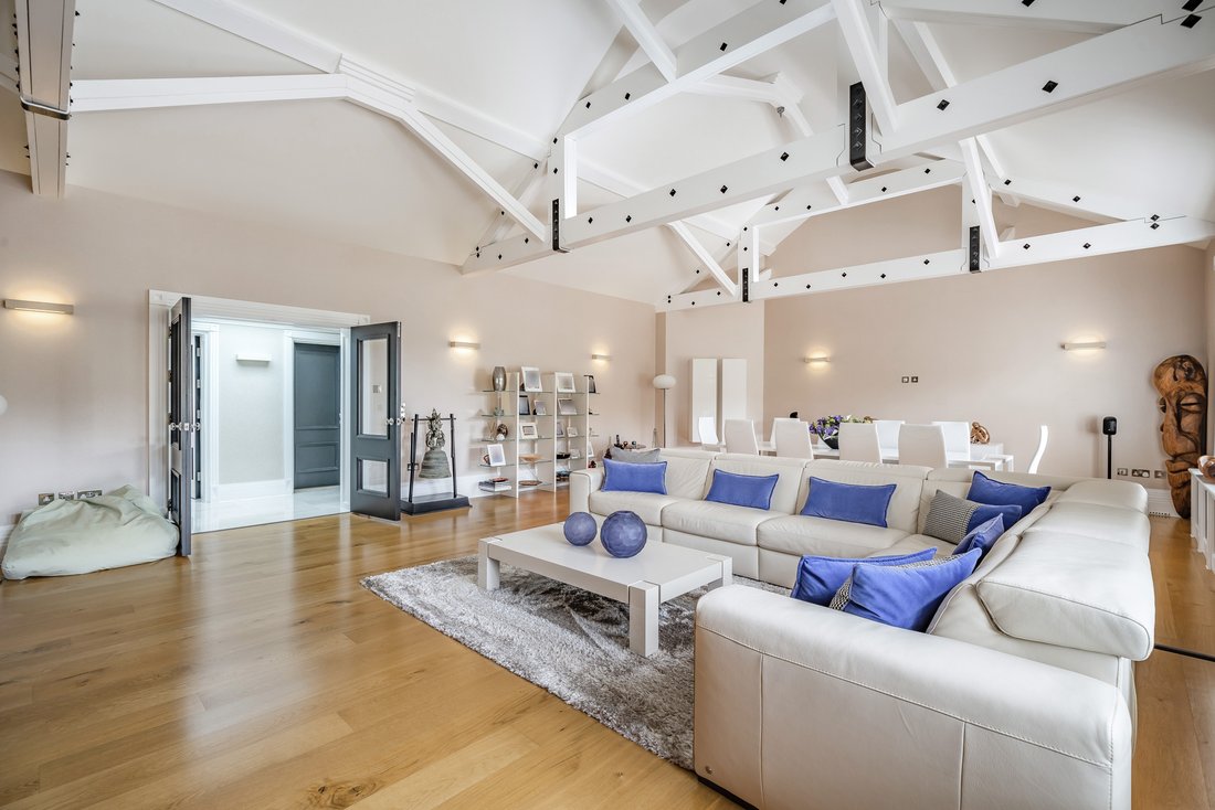 Apartment in Kingswood, Reigate and Banstead, England 2 - 14418311