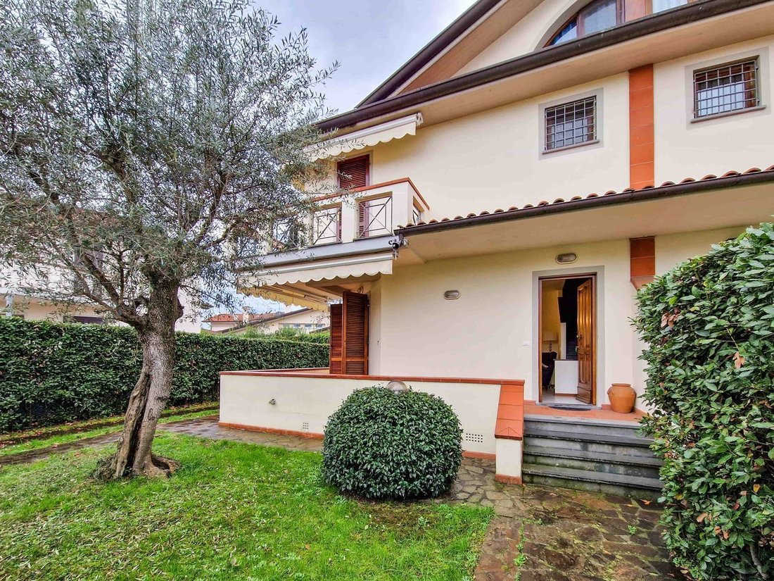 House in Tonfano, Pietrasanta, Italy 2 - 12982742