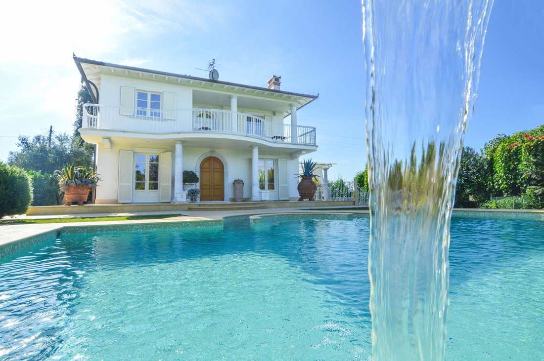 House in Pietrasanta, Tuscany, Italy 2 - 12268328