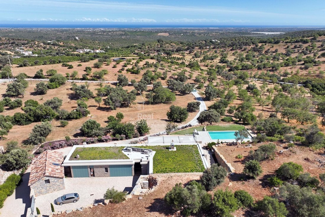 Luxury Villa, High Quality Construction, Pool And In Tavira, Algarve ...