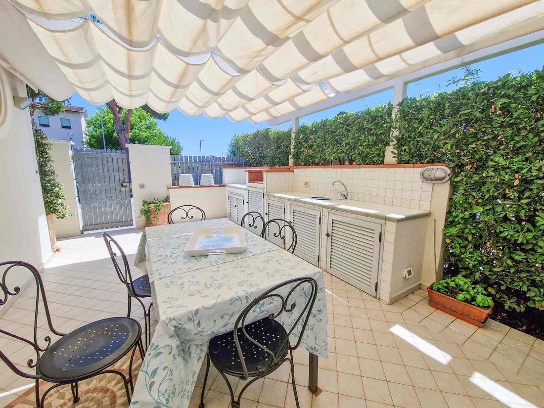 House in Caranna-Vaiana, Forte dei Marmi, Tuscany 2 - 12982775