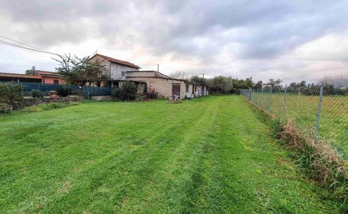 Land in Caranna-Vaiana, Forte dei Marmi, Tuscany 1