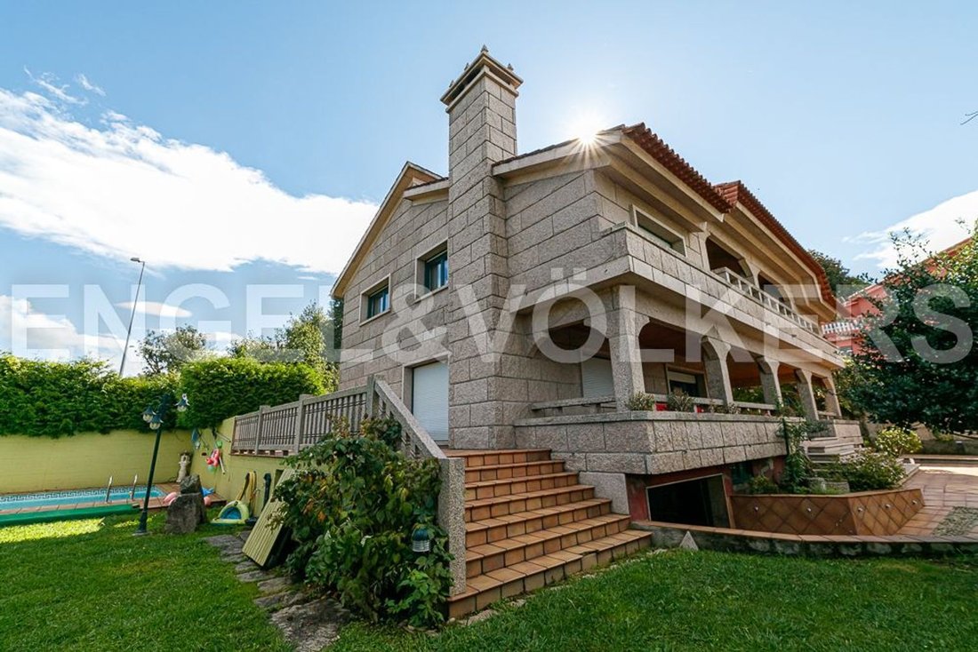 Villa in Bembrive, Vigo, Spain 2 - 13036336