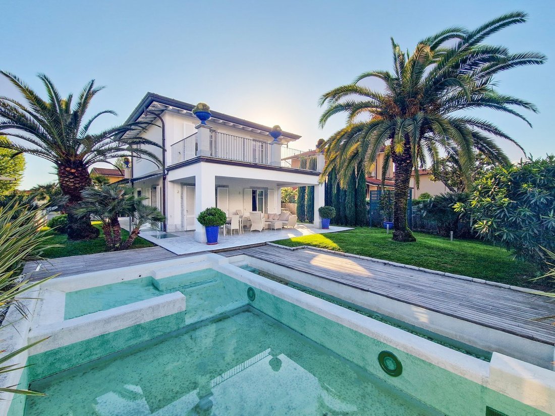 House in Center, Forte dei Marmi, Tuscany 1 - 14215239