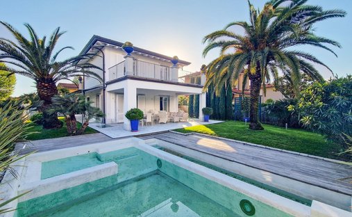 House in Center, Forte dei Marmi, Tuscany 1