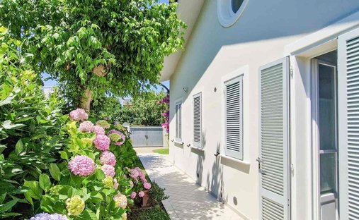 House in Caranna-Vaiana, Forte dei Marmi, Tuscany 1