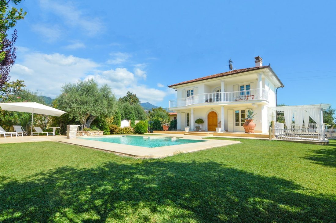 House in Pietrasanta, Tuscany, Italy 1 - 12268328