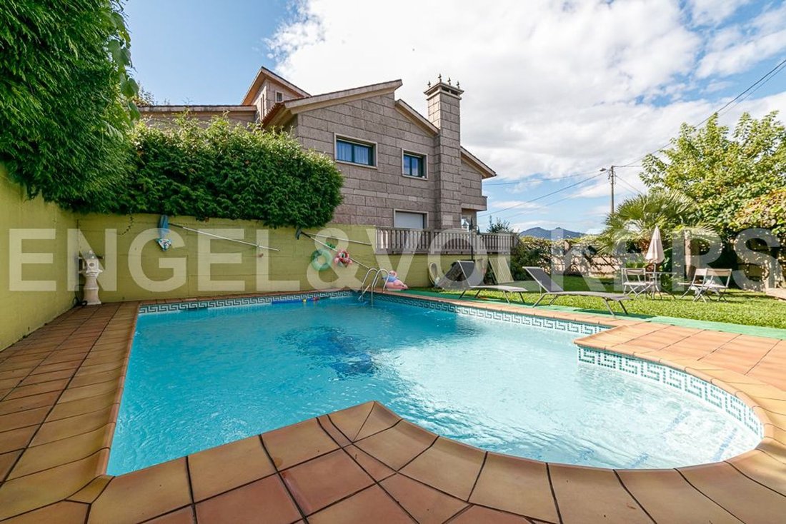 Villa in Bembrive, Vigo, Spain 1 - 13036336